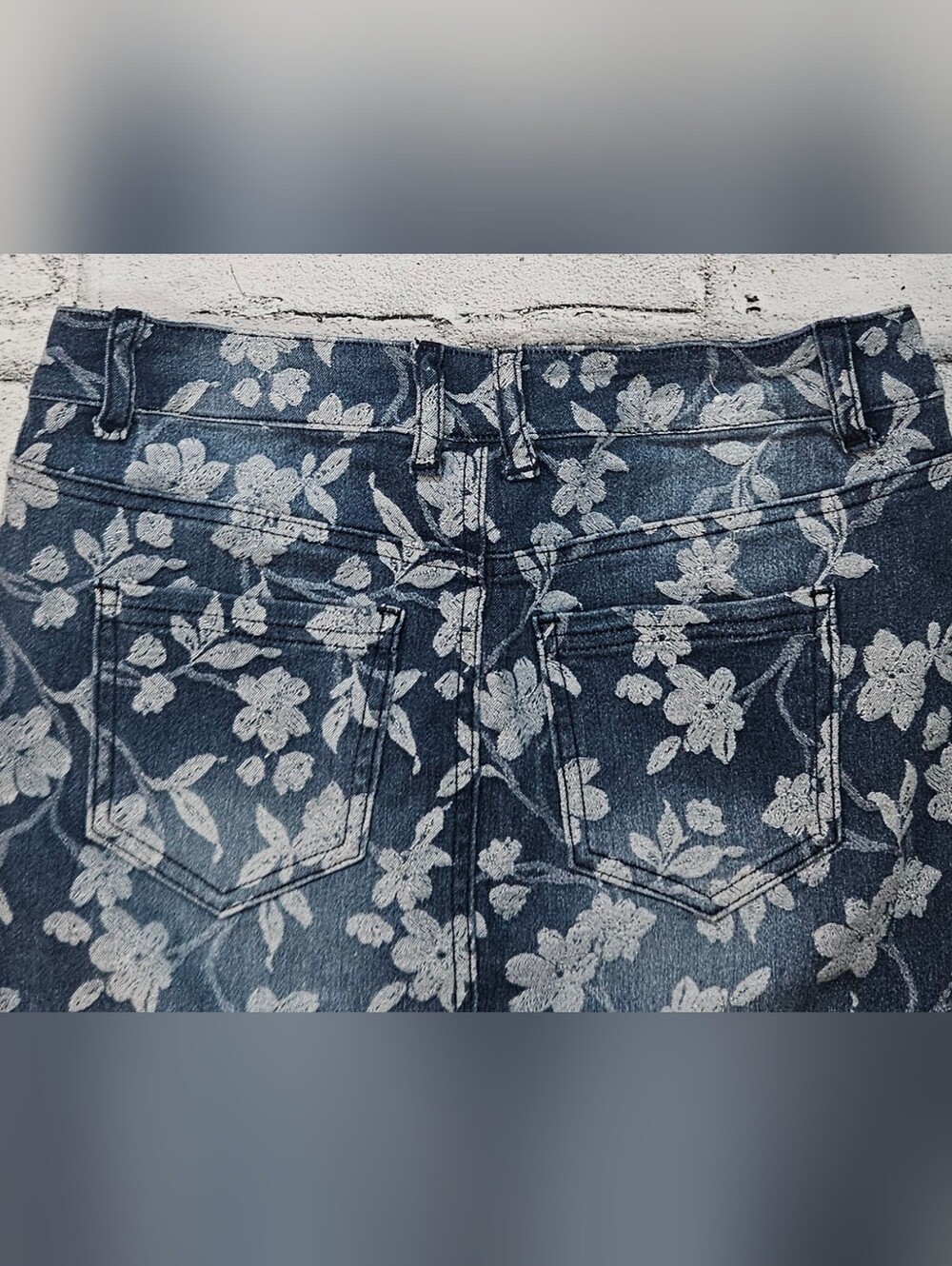 Suko Jeans Floral Denim Mini Skirt Size 2 Blue White Stretch Jean Skirt - Picture 9 of 10